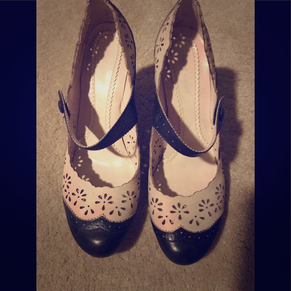 Gently worn Nine West medium heel
